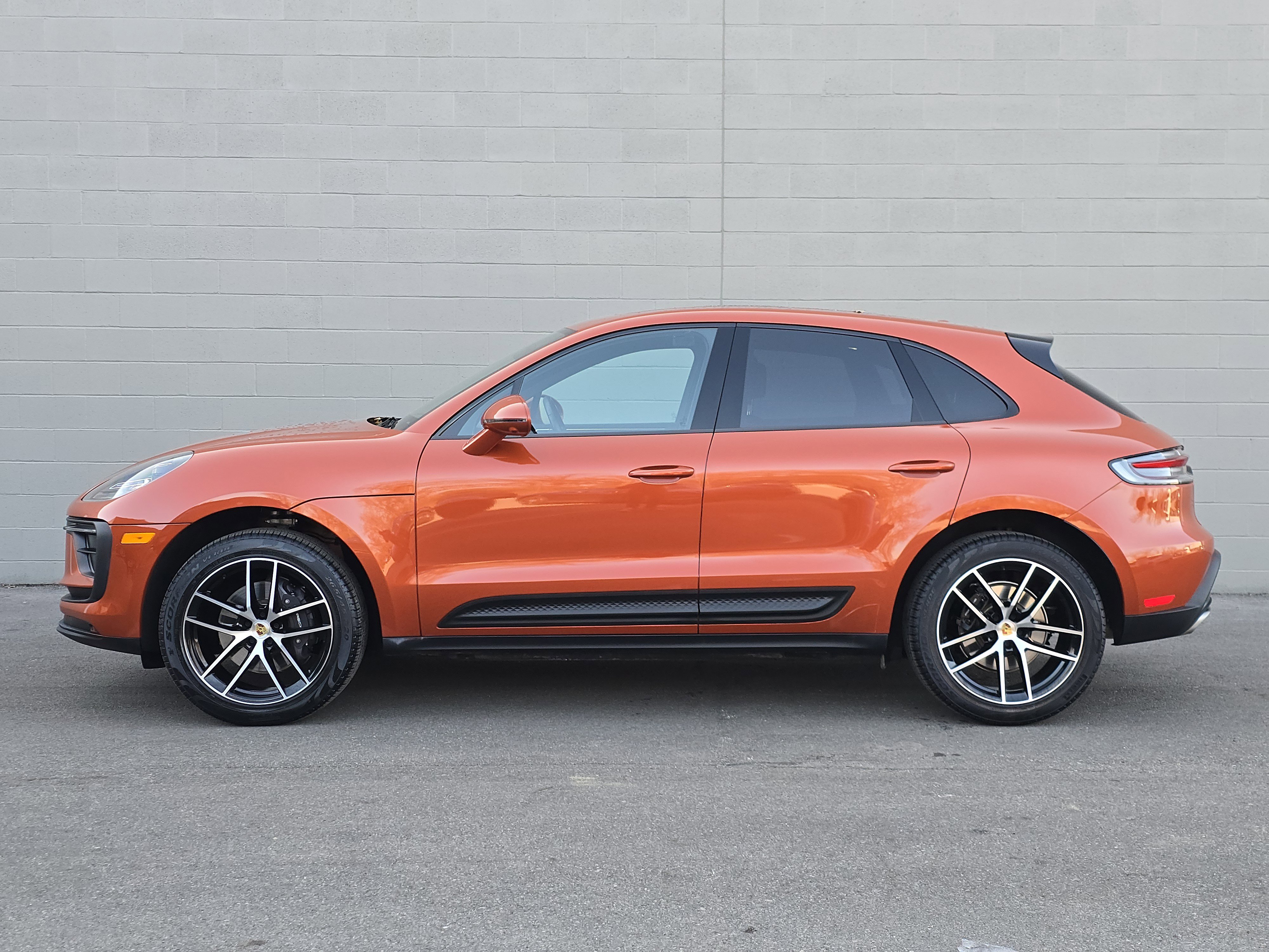 Certified 2025 Porsche Macan image 2