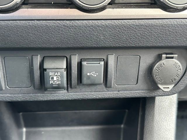 Used 2021 Toyota Tacoma SR5 AWD/4WD image 35