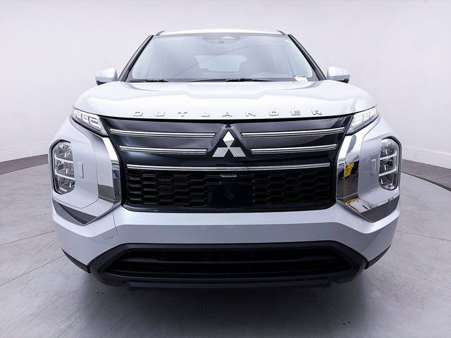 New 2025 Mitsubishi Outlander ES image 2
