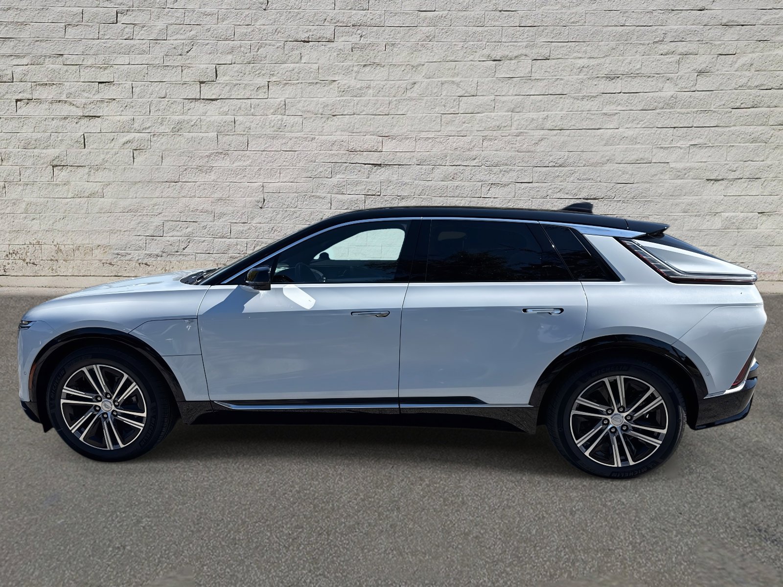 New 2026 Cadillac Lyriq Luxury image 8