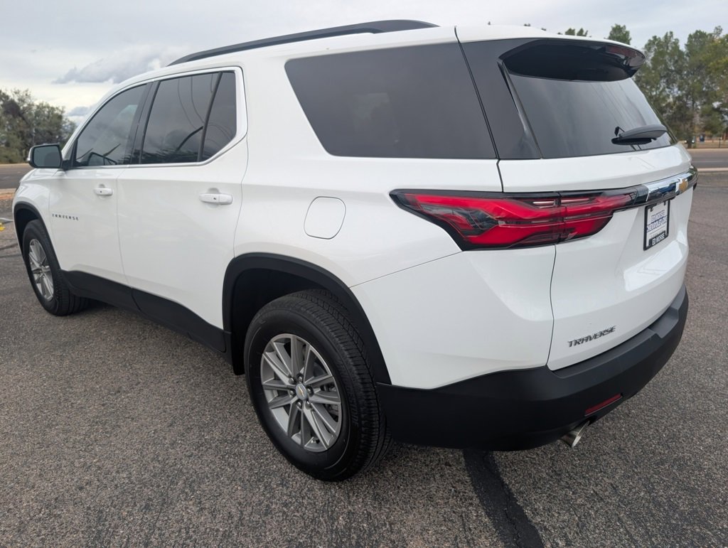 Used 2023 Chevrolet Traverse LT image 3