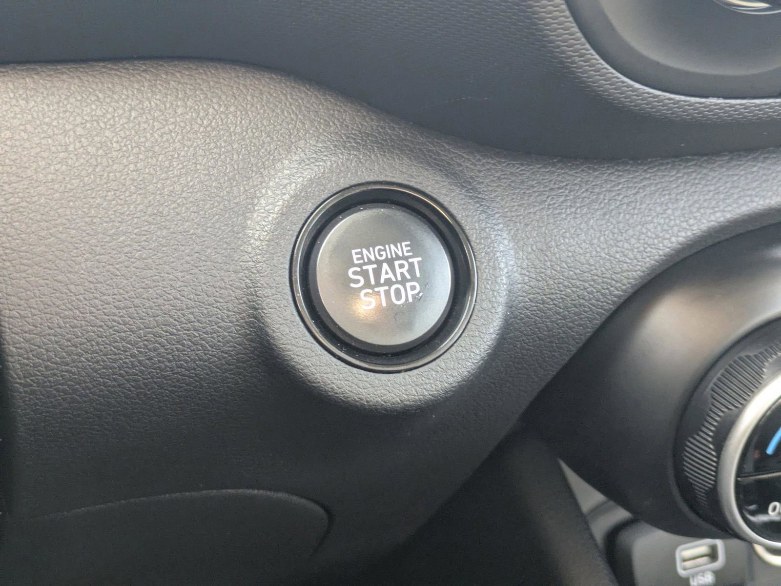 Certified 2024 Hyundai Venue SEL image 39