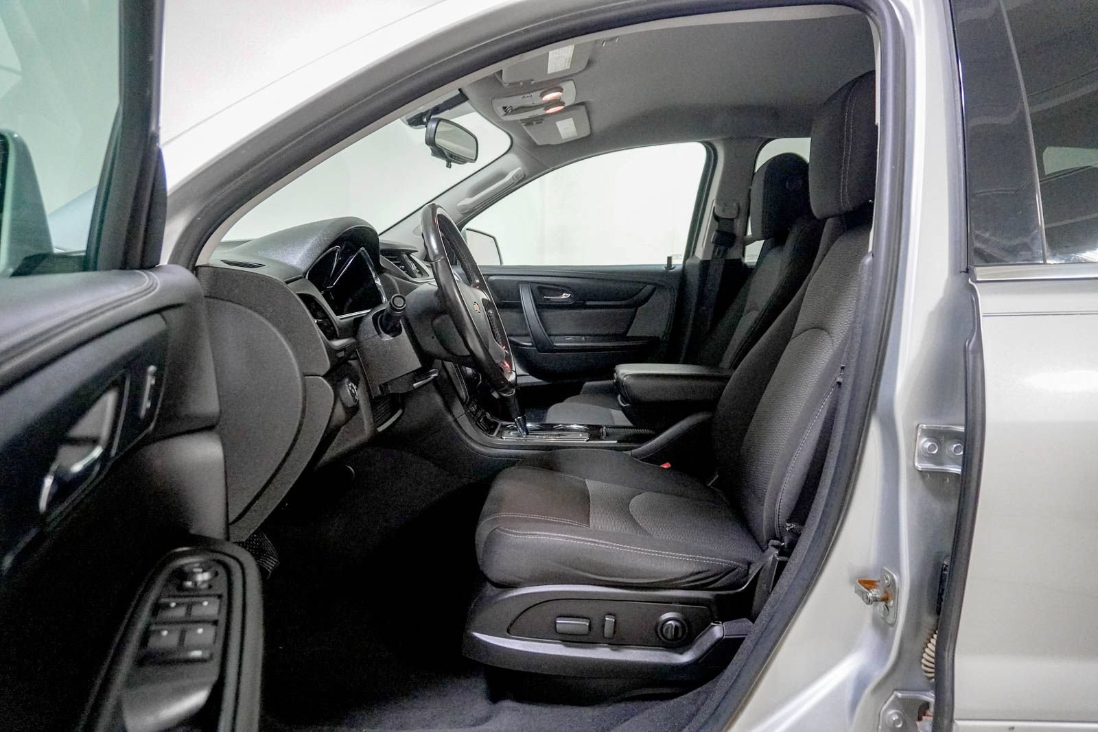 Used 2017 Chevrolet Traverse LT w/ Style and Technology Package AWD/4WD image 19