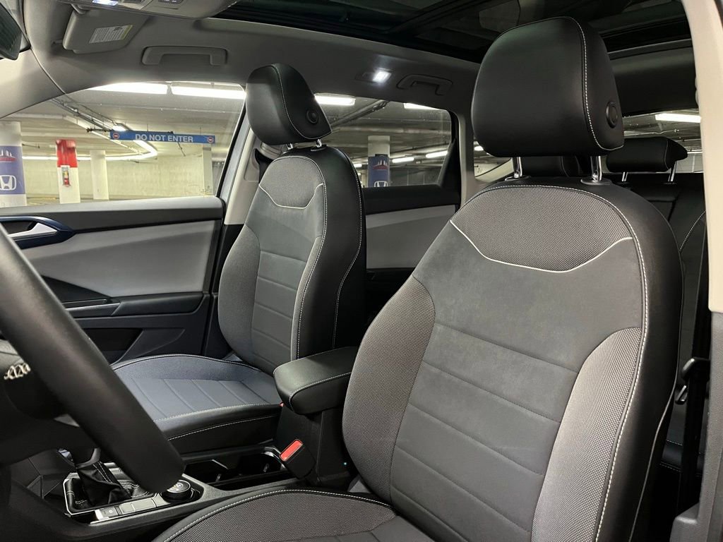 Used 2023 Volkswagen Taos SE w/ Panoramic Sunroof Package image 18
