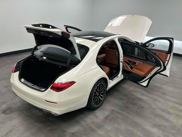 Used 2022 Mercedes-Benz S 580 4MATIC Sedan w/ Rear Seat Package image 16