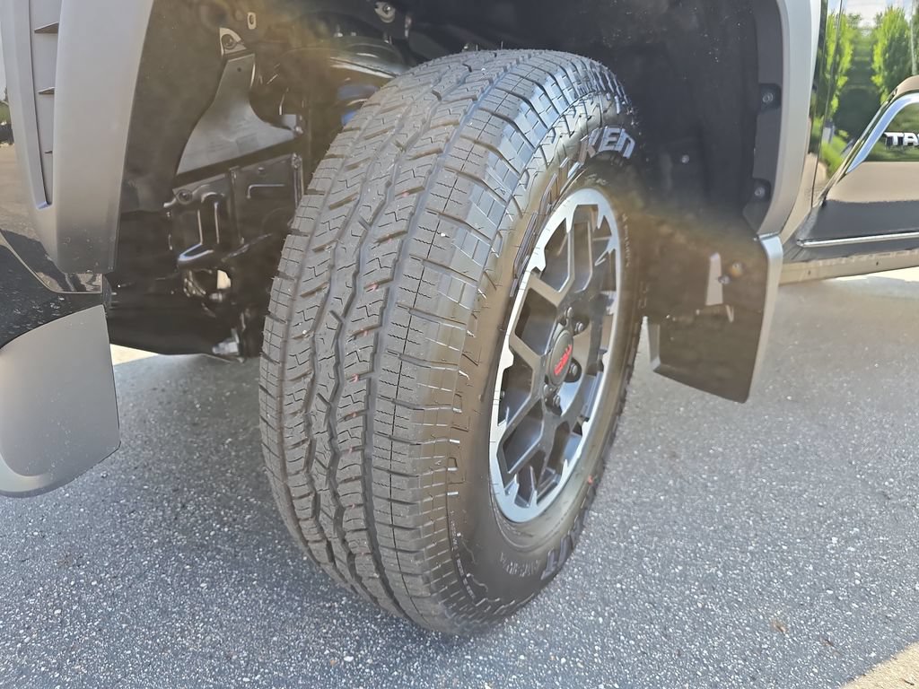 Used 2025 Toyota Tacoma TRD Off-Road AWD/4WD image 33