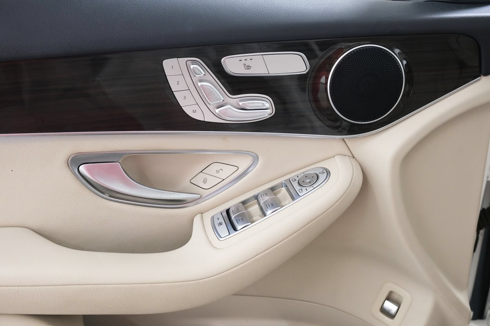 Used 2017 Mercedes-Benz GLC 300 4MATIC image 25
