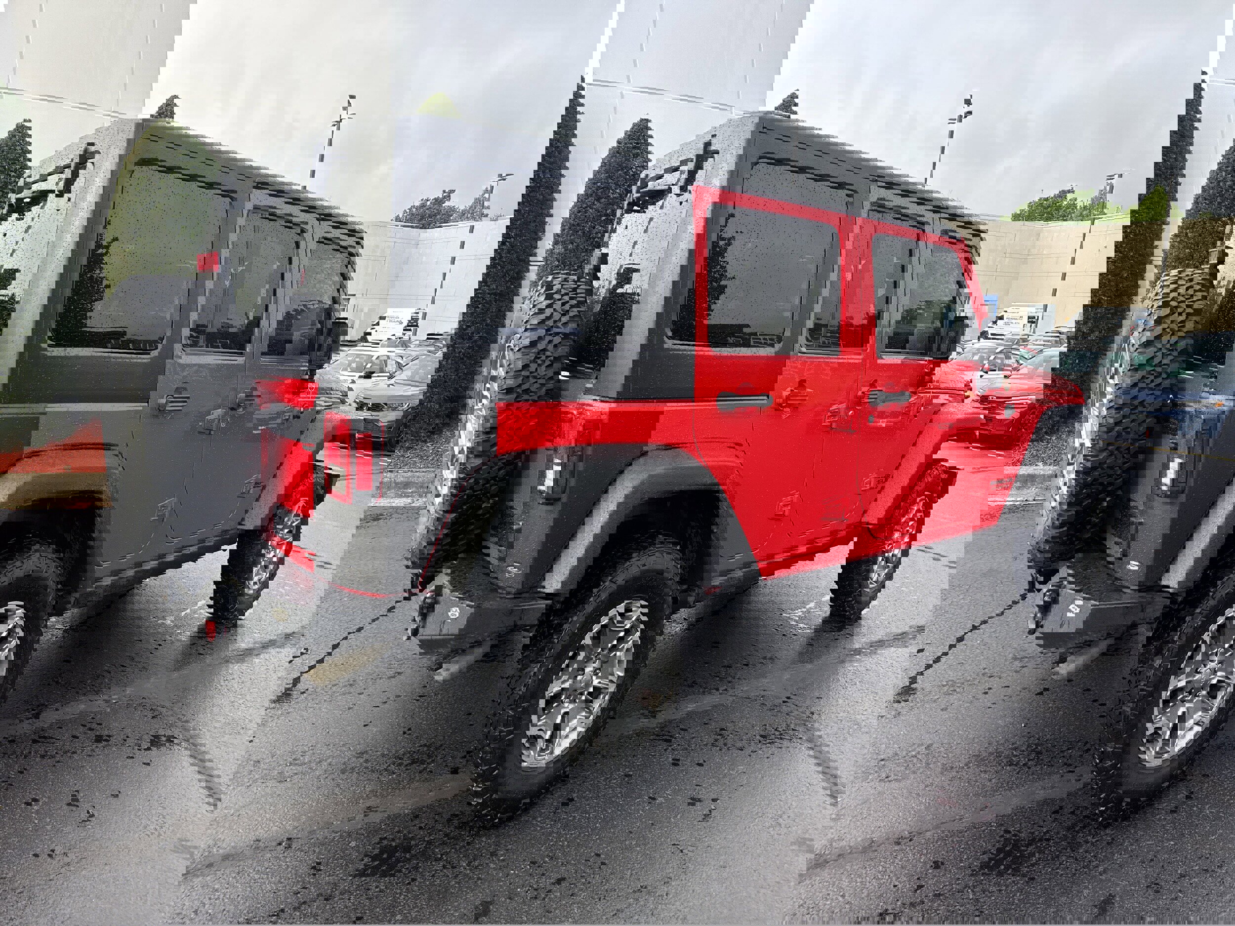 Used 2015 Jeep Wrangler Unlimited Rubicon w/ Connectivity Group AWD/4WD image 5