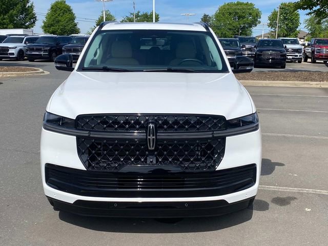 New 2026 Lincoln Navigator L Reserve w/ Jet Appearance Package AWD/4WD image 2