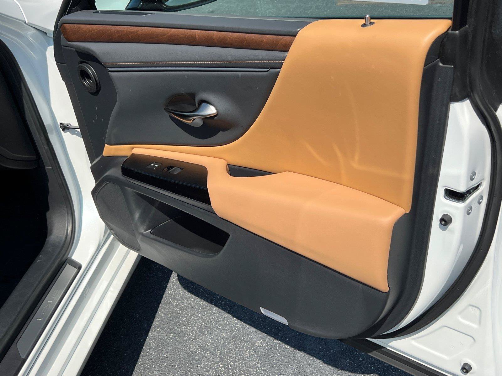 Certified 2025 Lexus ES 350 w/ Premium Package FWD image 14