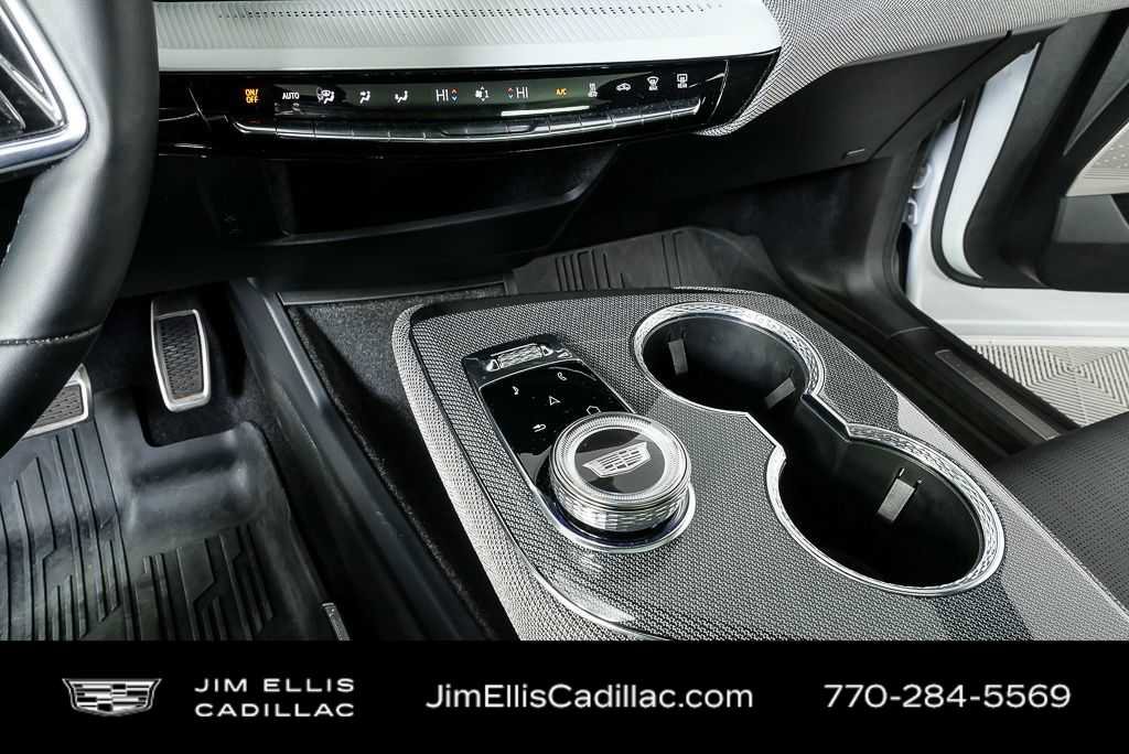 Certified 2025 Cadillac Optiq Luxury 2 w/ LPO, Floor Liner Package AWD/4WD image 17