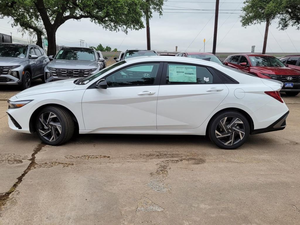 New 2025 Hyundai Elantra SEL FWD image 2