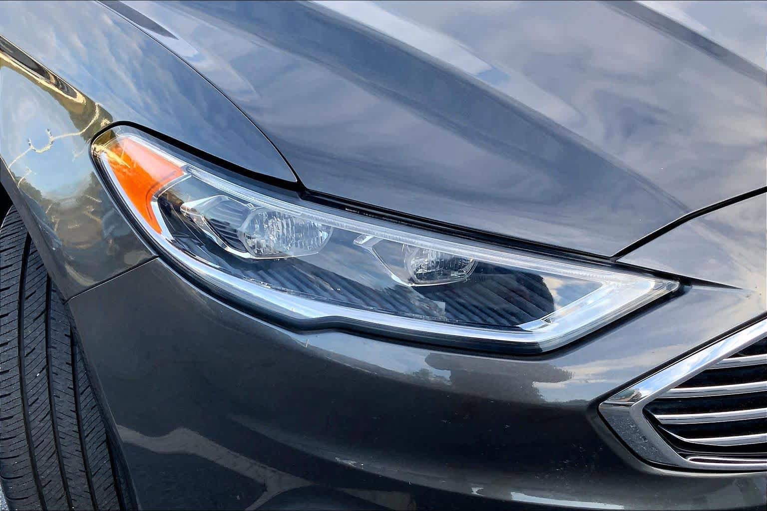 Used 2018 Ford Fusion Titanium image 26