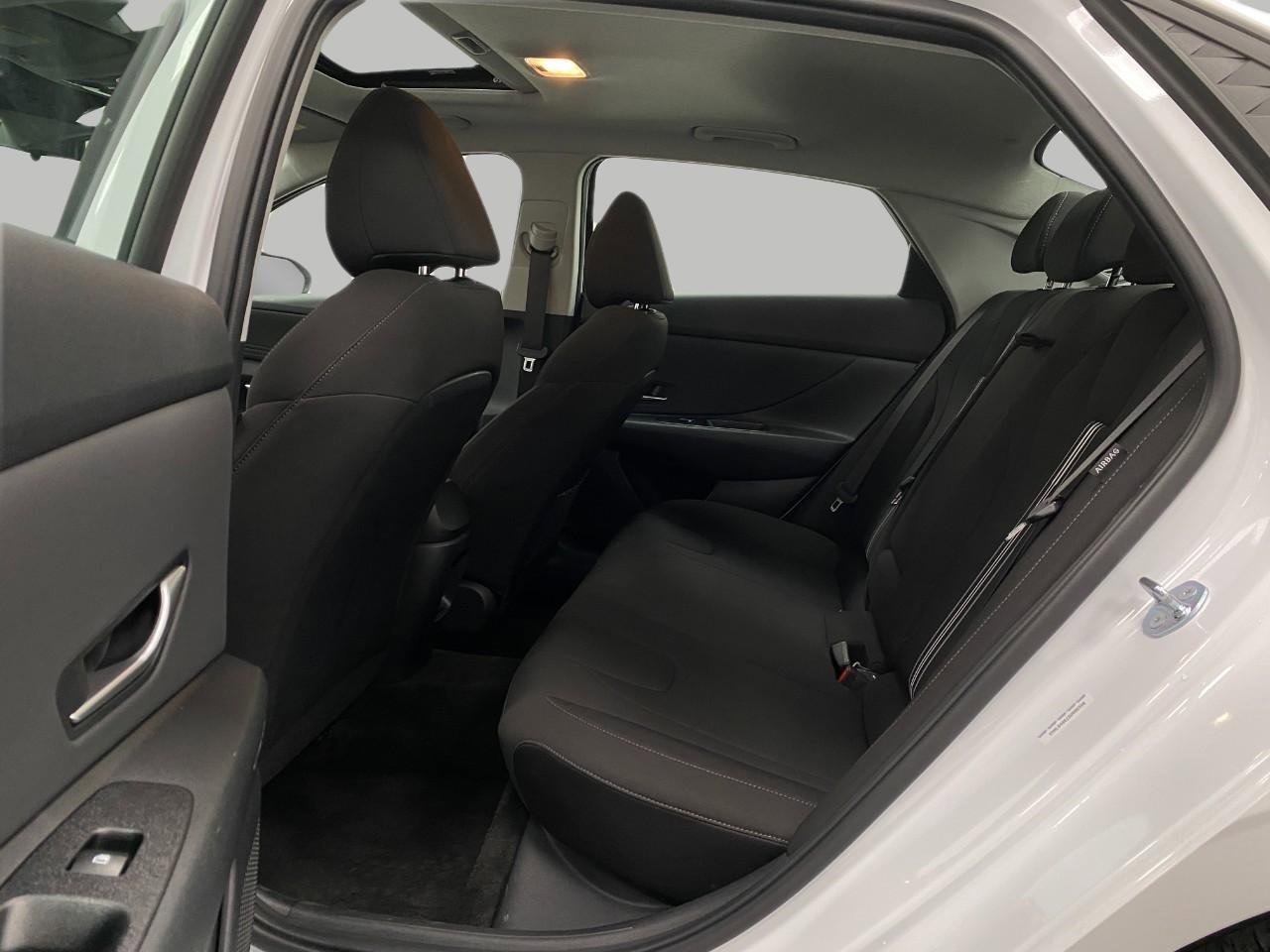 Certified 2025 Hyundai Elantra SEL image 29