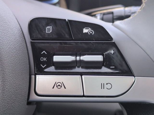 Used 2025 Hyundai Elantra Sport FWD image 23