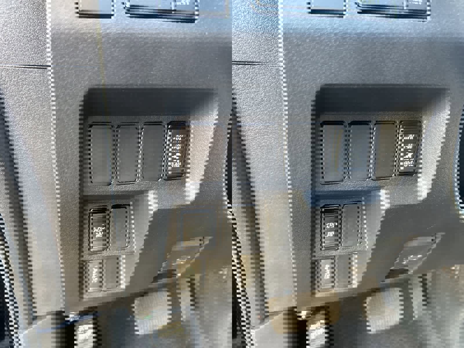 Used 2024 Nissan Frontier SL image 32