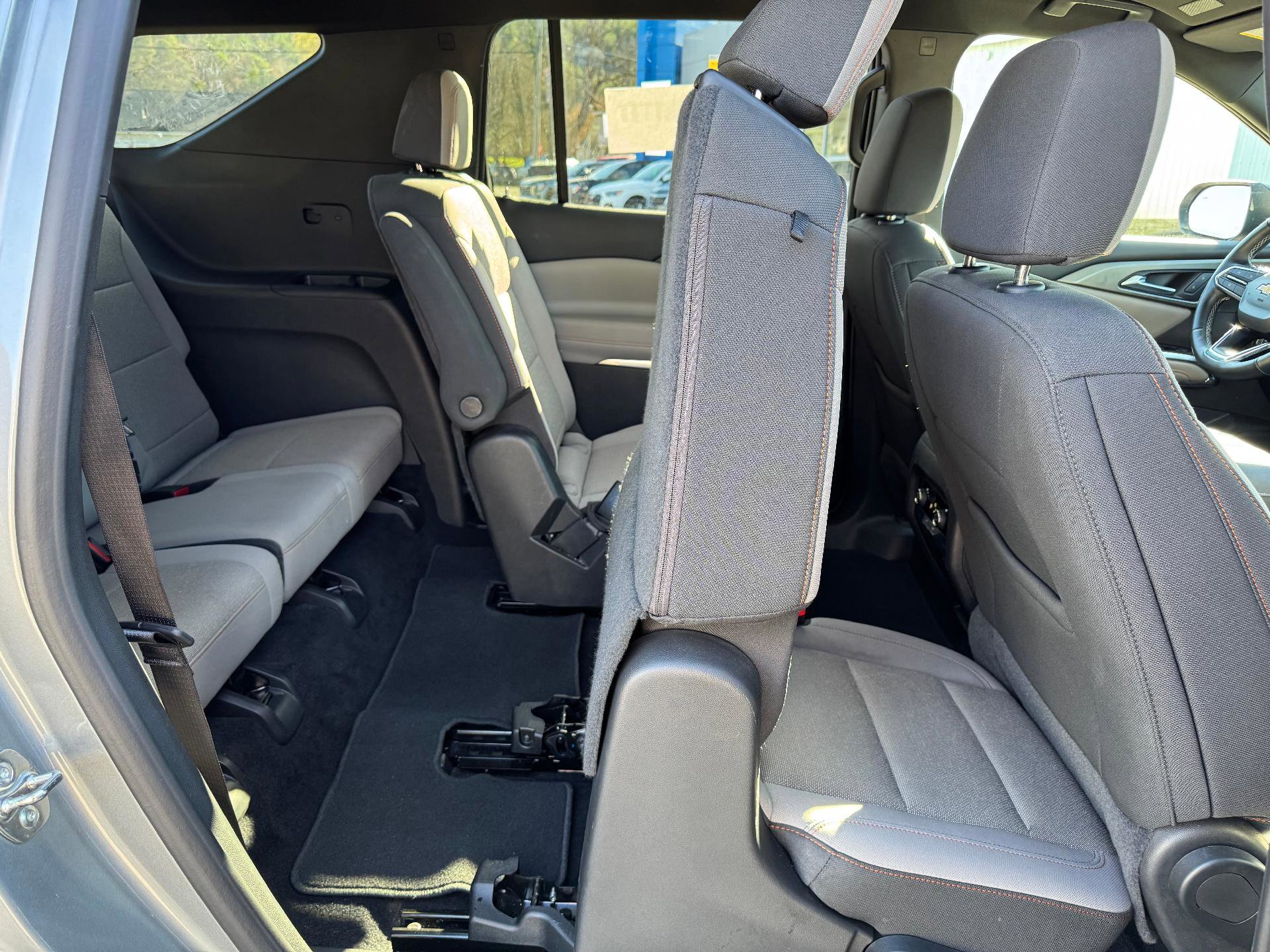 Used 2025 Chevrolet Traverse LT image 45