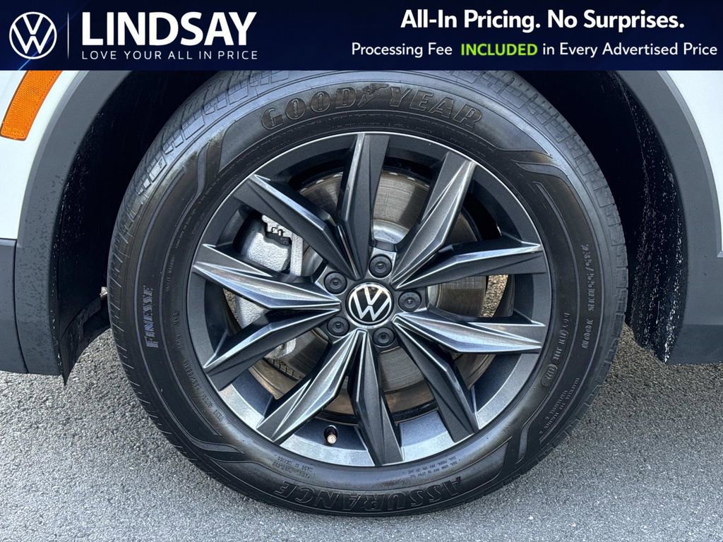 Used 2023 Volkswagen Tiguan SE w/ Panoramic Sunroof Package FWD image 8