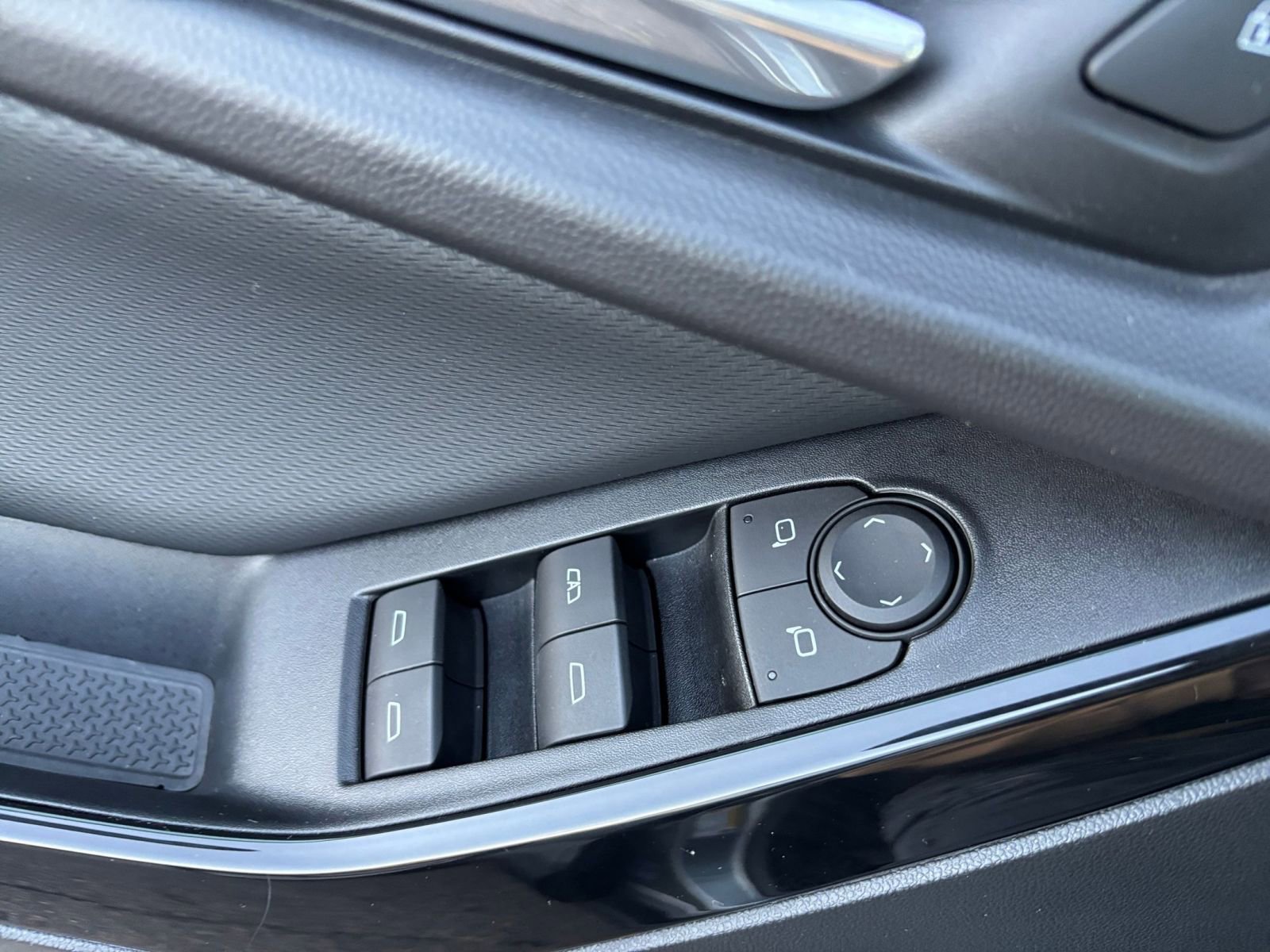 Used 2025 Chevrolet Equinox LT image 20