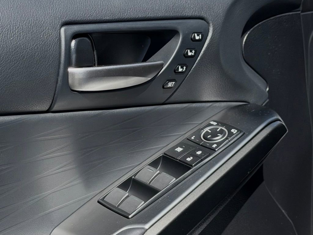 Used 2025 Lexus IS 500 w/ Accessory Package image 14