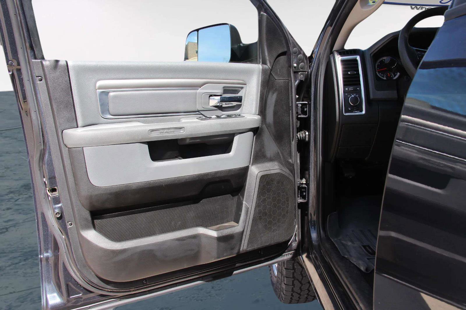 Used 2018 RAM 3500 SLT w/ Protection Group image 12