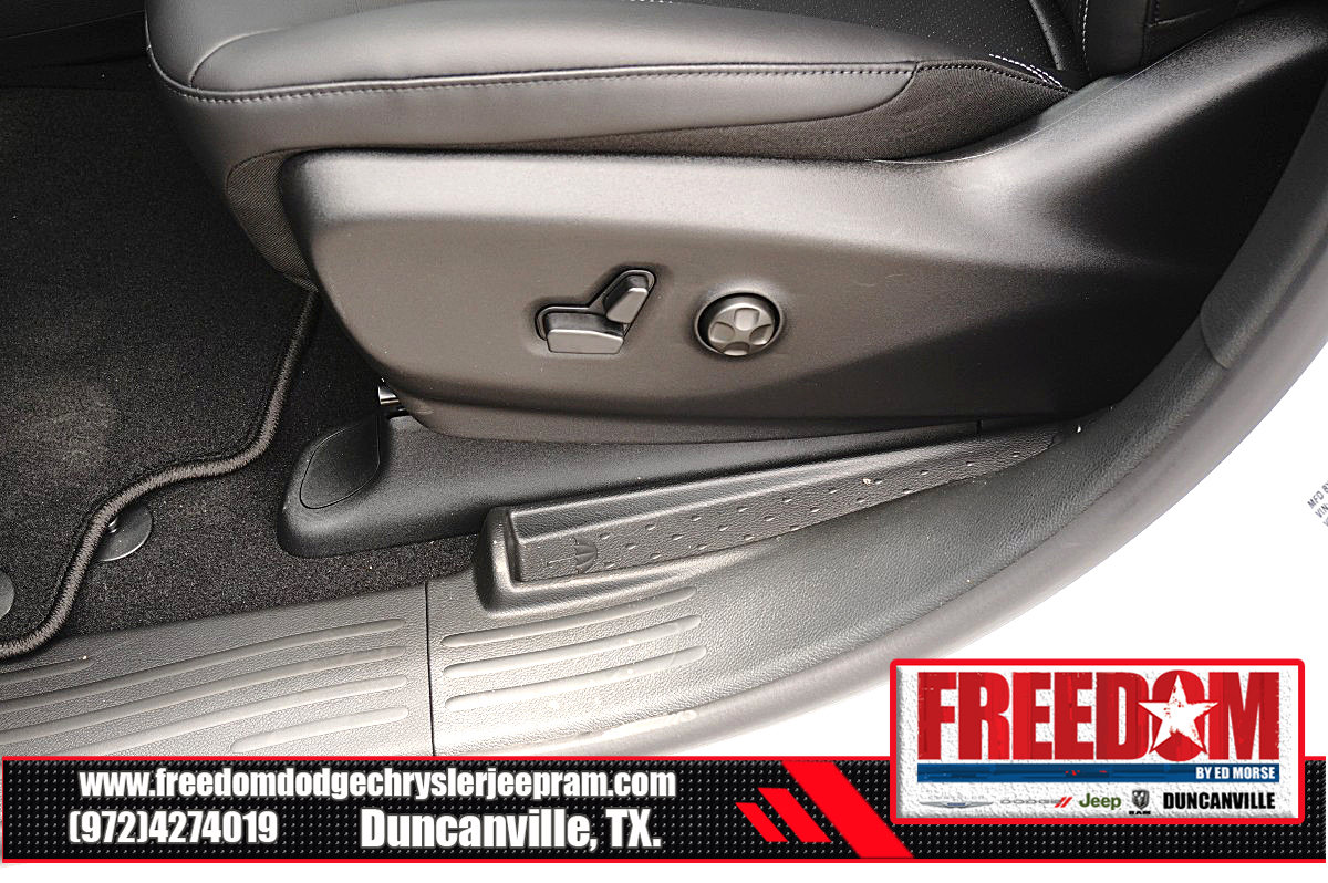 New 2027 Chrysler Pacifica Select FWD image 35