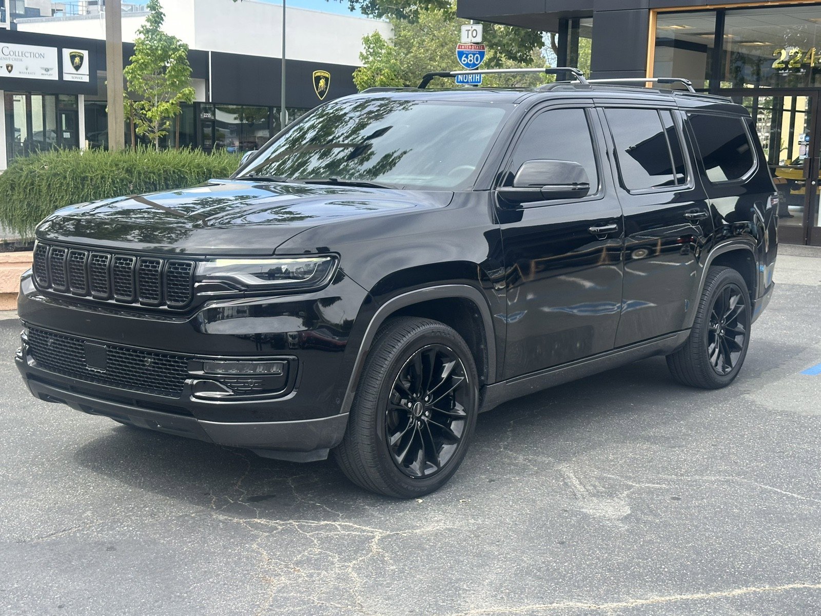 Used 2022 Jeep Wagoneer Series III w/ Premium Group I image 3