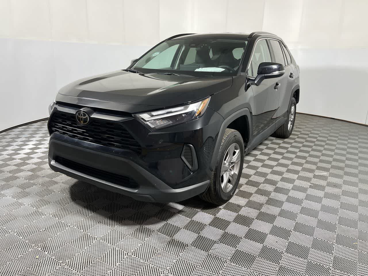Used 2025 Toyota RAV4 XLE FWD image 4