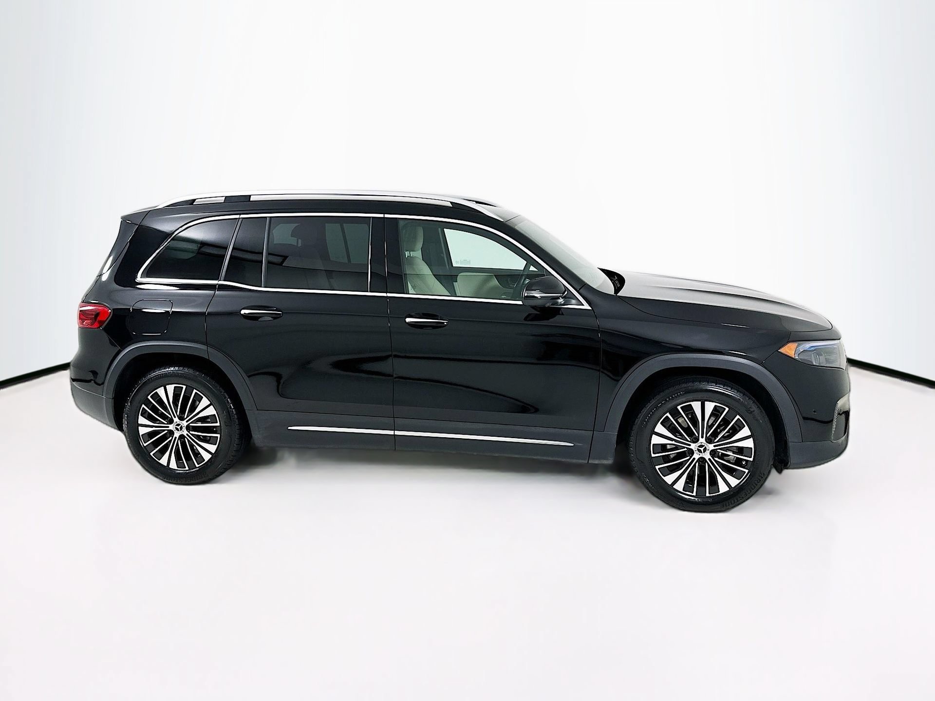 Used 2025 Mercedes-Benz EQB 250+ image 9