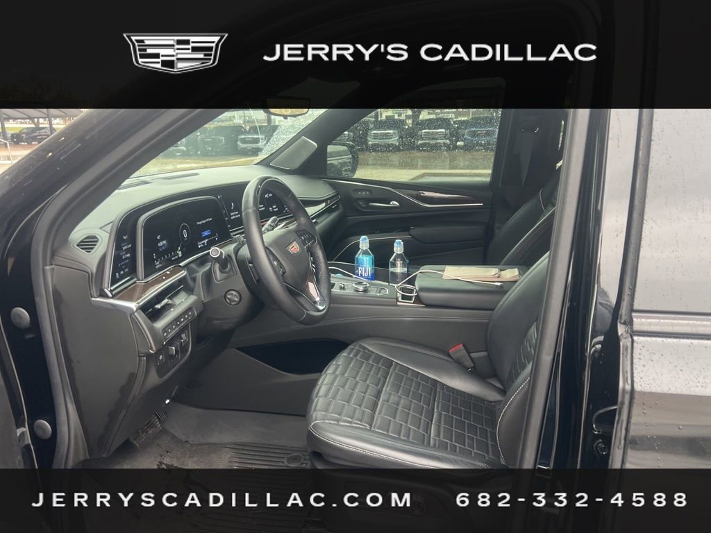 Used 2023 Cadillac Escalade Sport Platinum w/ LPO, ONYX Package image 7