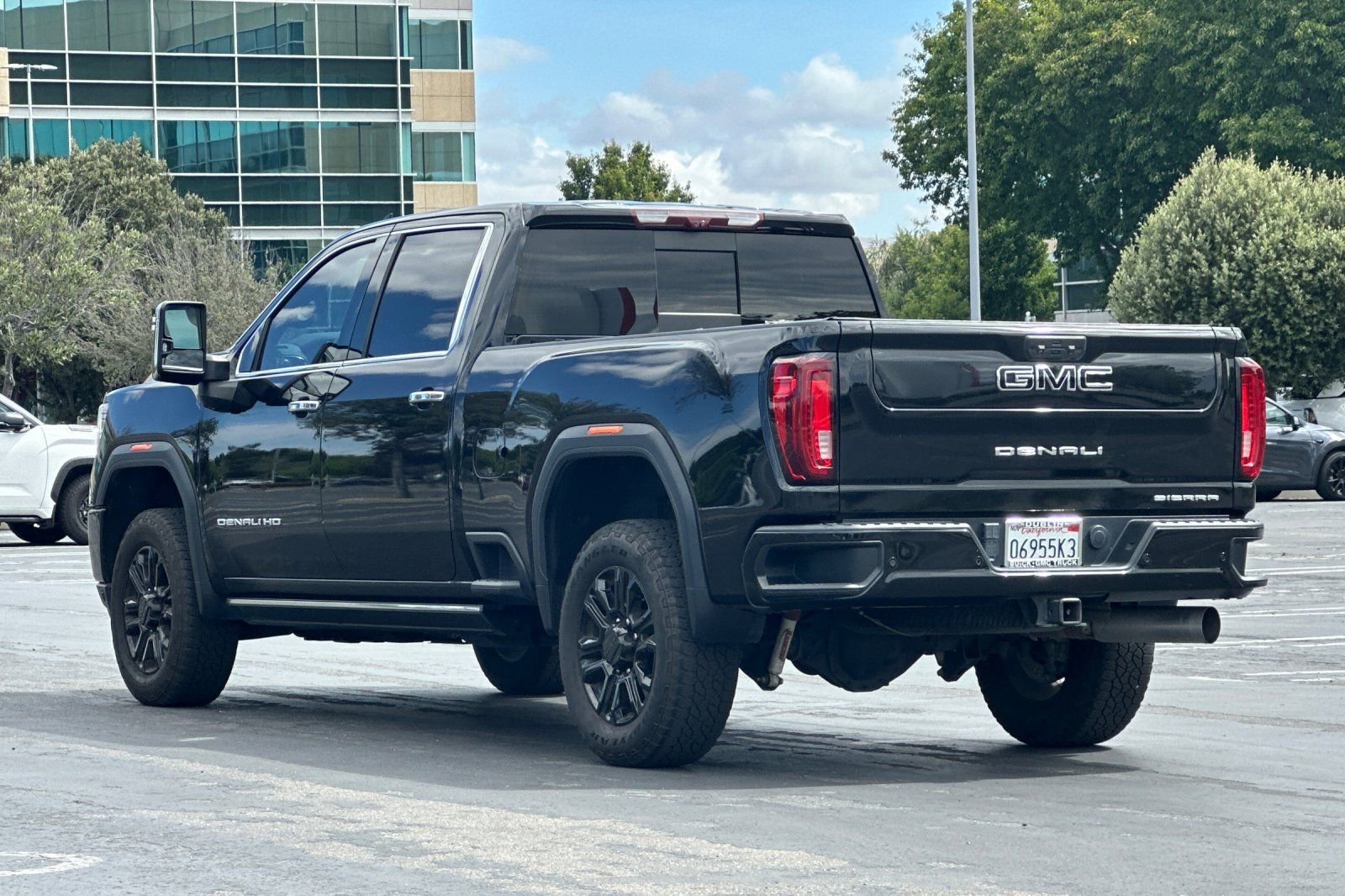 Used 2022 GMC Sierra 2500 Denali w/ Denali Black Diamond Edition AWD/4WD image 6