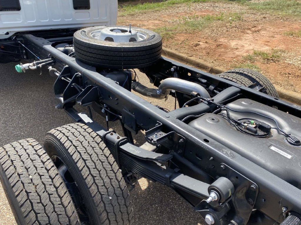 New 2027 RAM 4500 4x4 Crew Cab DRW image 8