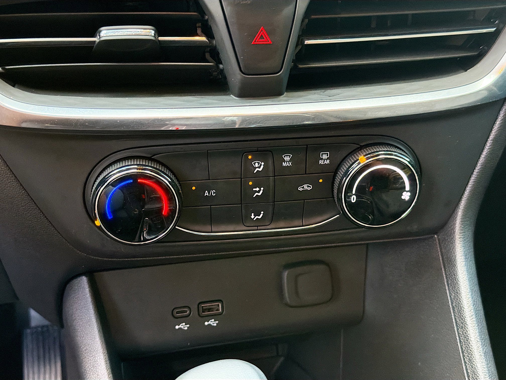 Used 2024 Buick Encore GX Preferred image 27