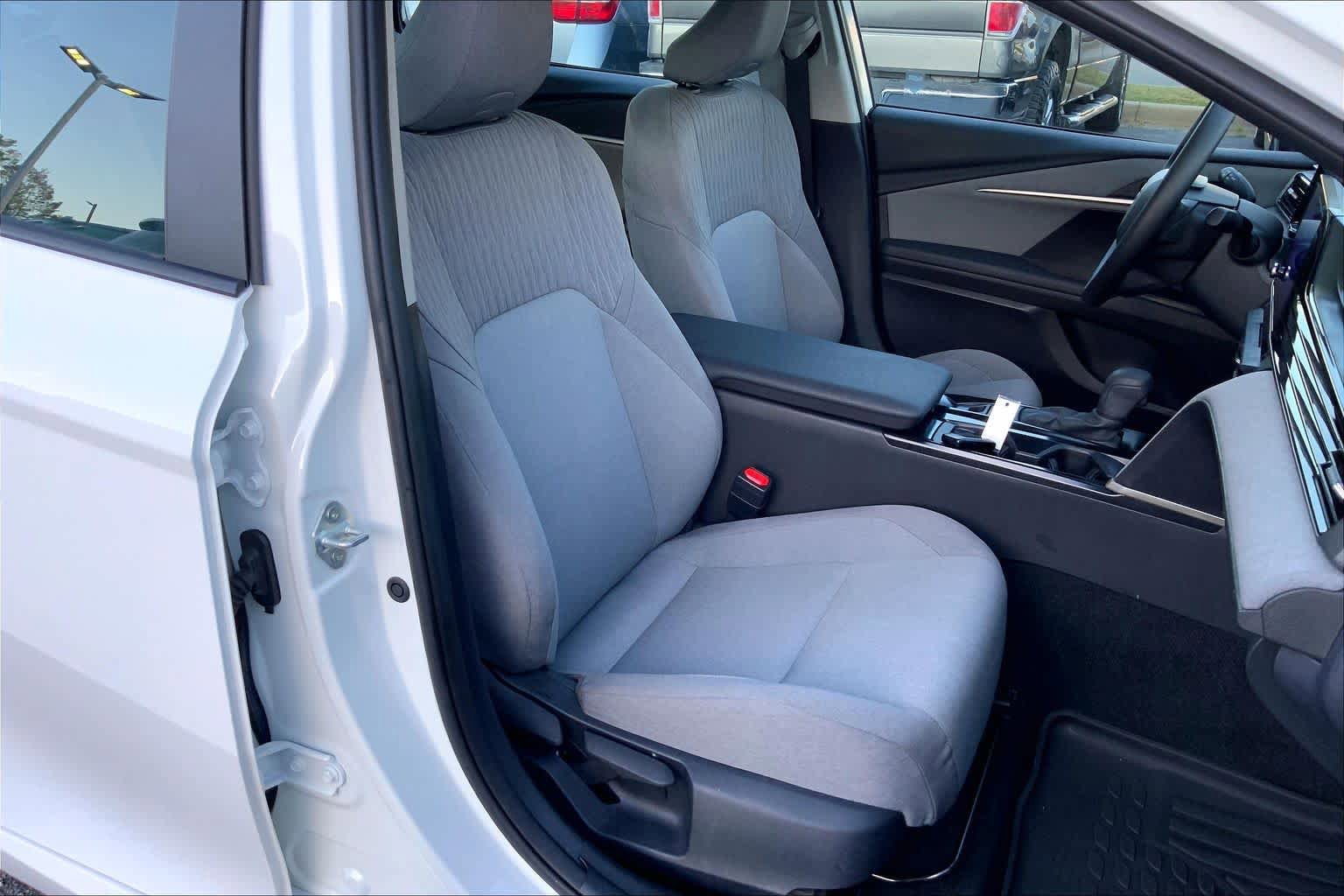 Used 2025 Toyota Camry LE image 9