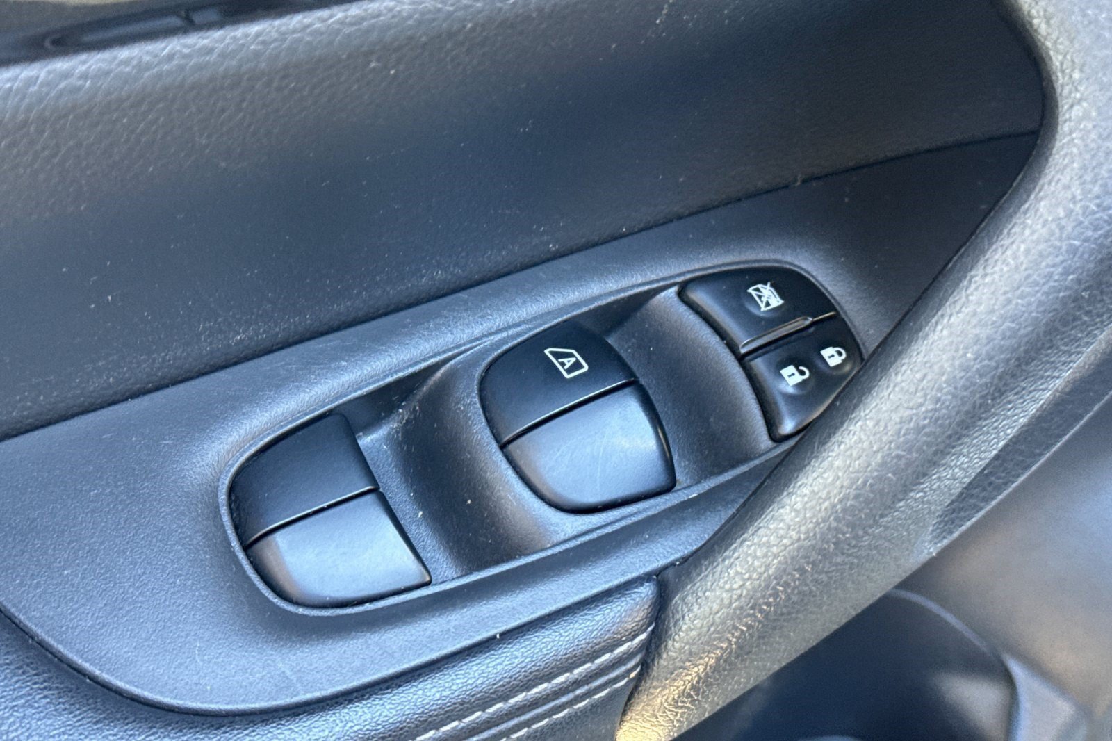 Used 2020 Nissan Rogue SV FWD image 14