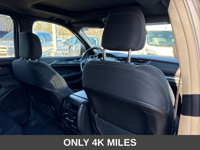 Used 2025 Jeep Grand Cherokee Laredo X image 25