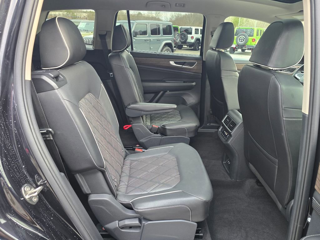 Used 2024 Volkswagen Atlas SEL Premium R-Line image 28