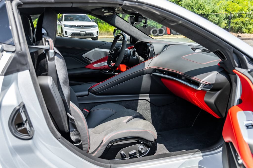 Used 2023 Chevrolet Corvette Z06 w/ Z07 Performance Package RWD image 19