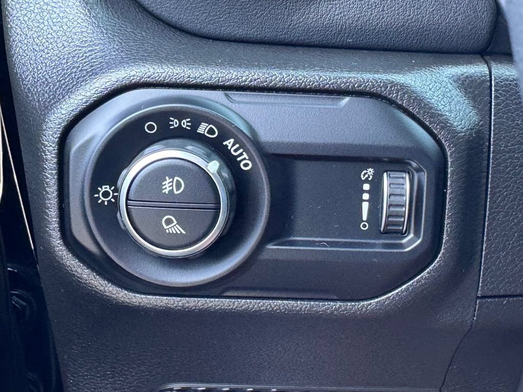 Used 2023 Jeep Gladiator Overland AWD/4WD image 31