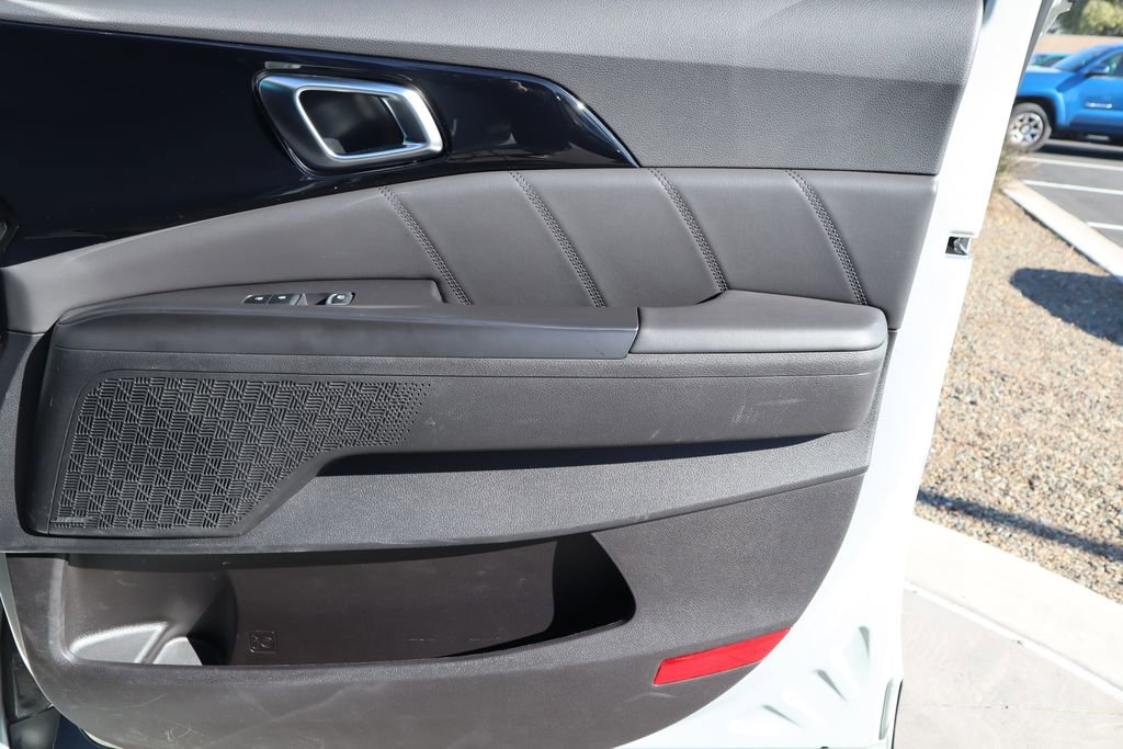 Used 2025 Kia Carnival SX Prestige image 25