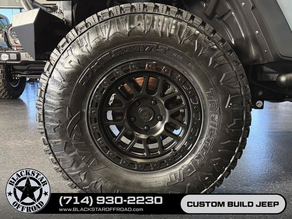Used 2024 Jeep Wrangler Unlimited w/ Convenience Group AWD/4WD image 31