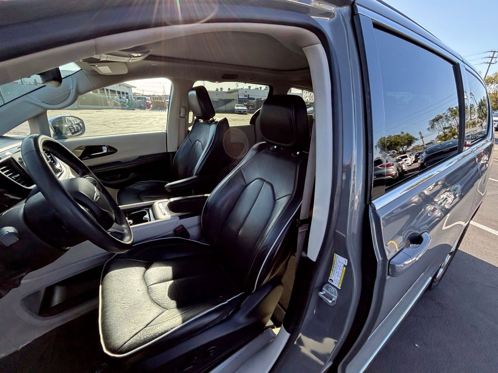 Used 2022 Chrysler Pacifica Limited FWD image 39