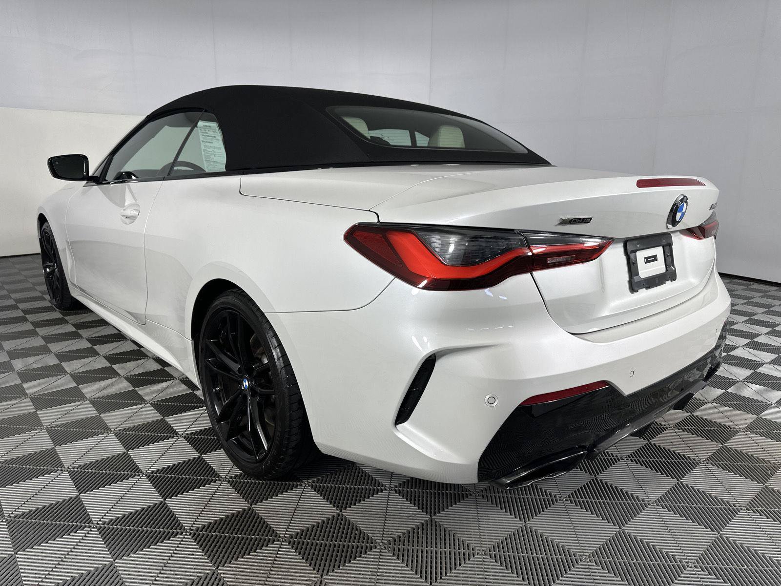 Used 2024 BMW 440i xDrive Convertible w/ M Carbon Exterior Package AWD/4WD image 24