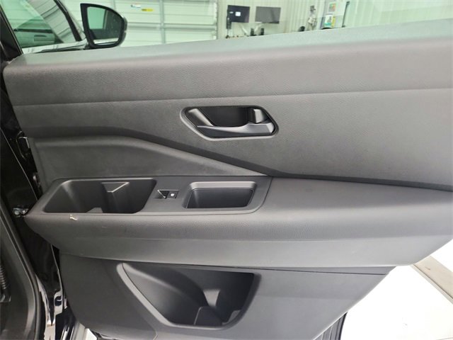 Used 2024 Nissan Pathfinder SV image 39