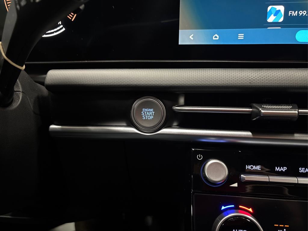 Used 2025 Hyundai Santa Cruz SEL image 30