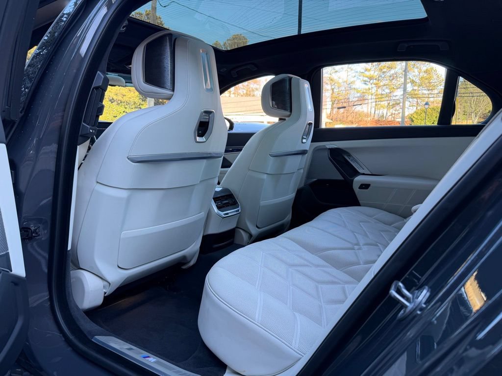 Used 2023 BMW 760i xDrive w/ Executive Package AWD/4WD image 29