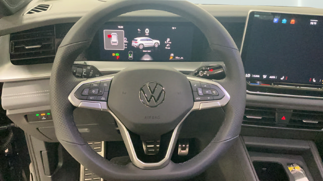 New 2026 Volkswagen Tiguan SE R-Line AWD/4WD image 16