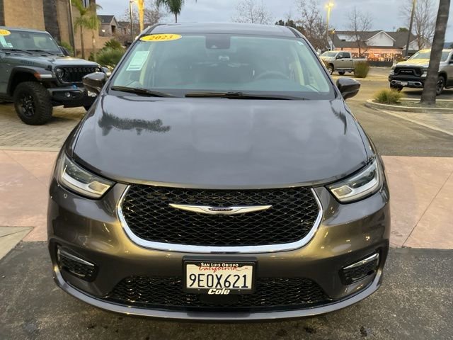 Used 2023 Chrysler Pacifica Touring-L image 3