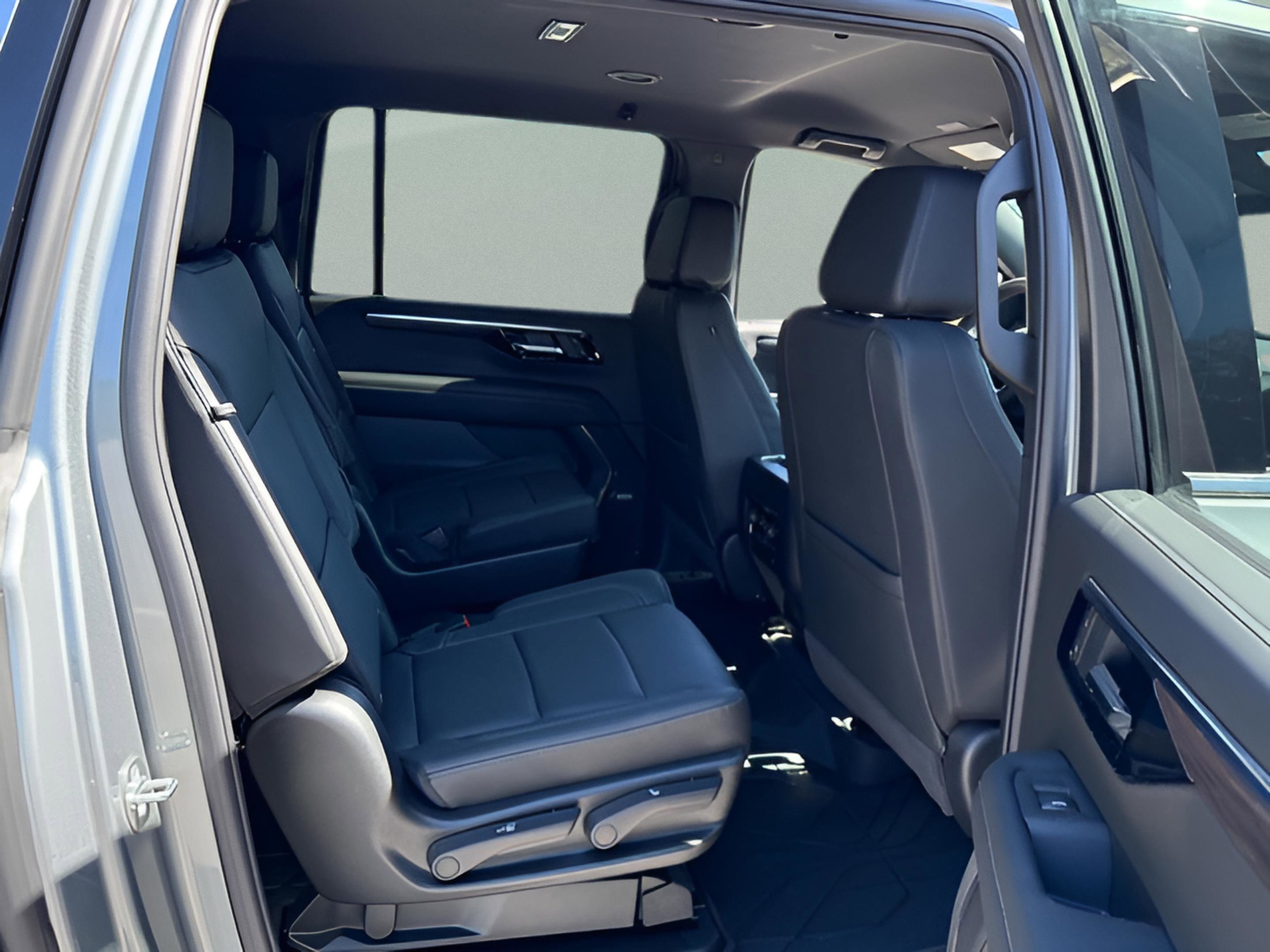 New 2026 Chevrolet Suburban LT w/ Comfort Package image 15