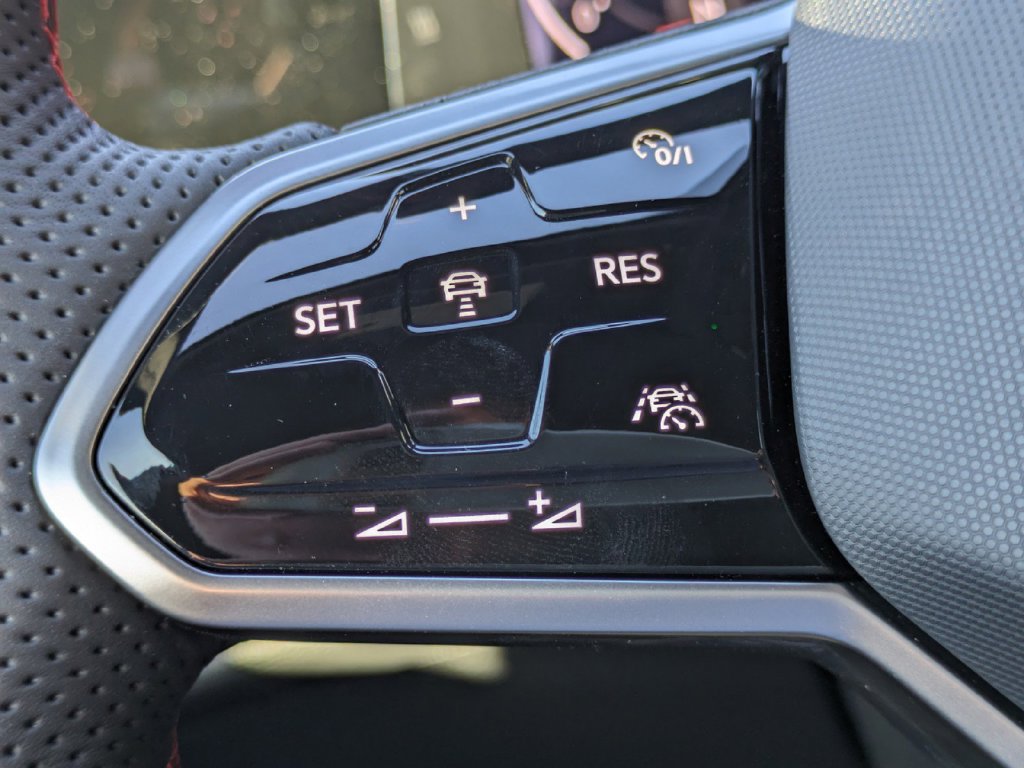 New 2024 Volkswagen GTI SE FWD image 25
